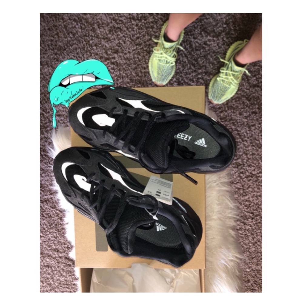 Adidas Yeezy Boost 700 V2 Vanta - Picture 5 of 15